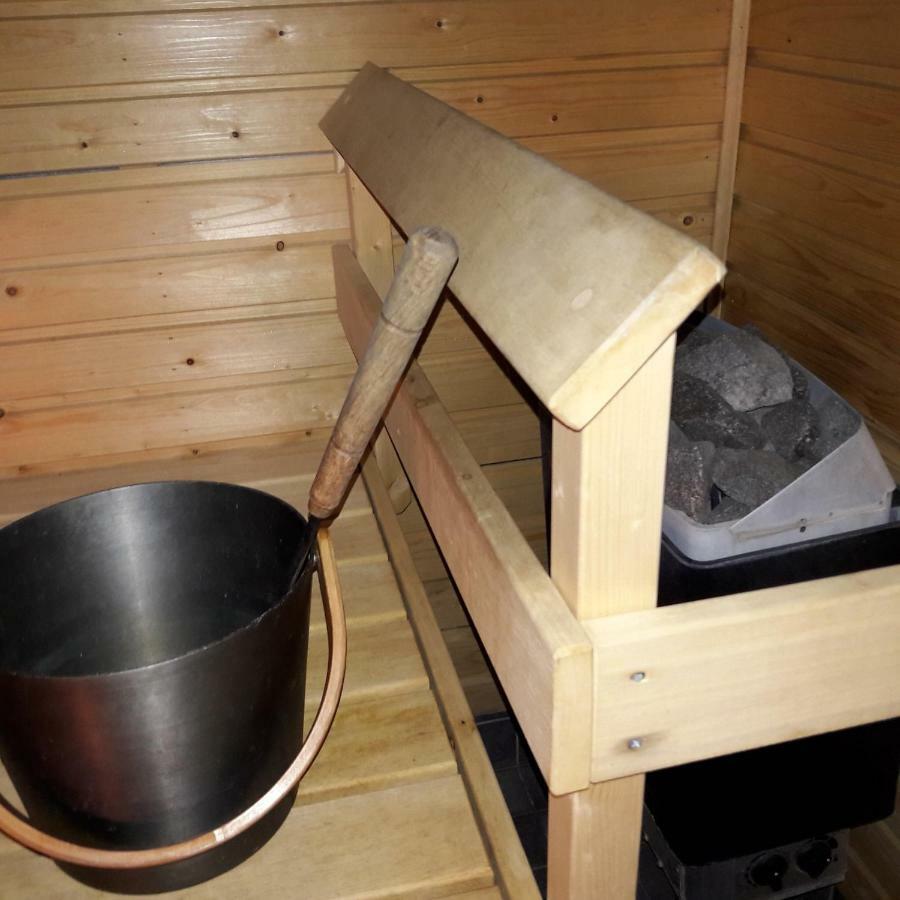 Koti Pyhaejaerven Rannalla Tampereella Esterno foto