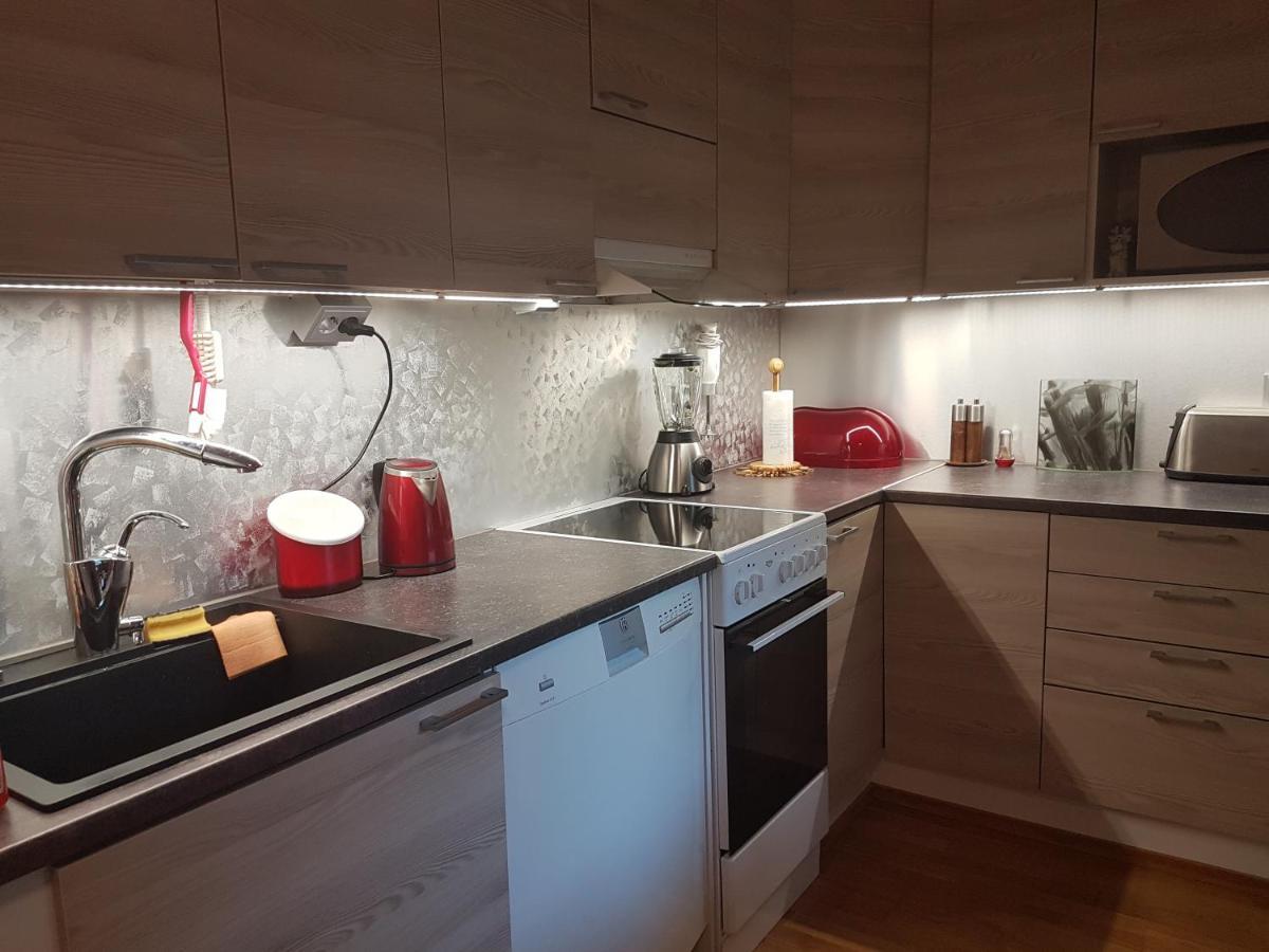 Koti Pyhaejaerven Rannalla Tampereella Esterno foto